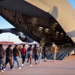 US-Massen-Abschiebeflüge beginnen (Videos)