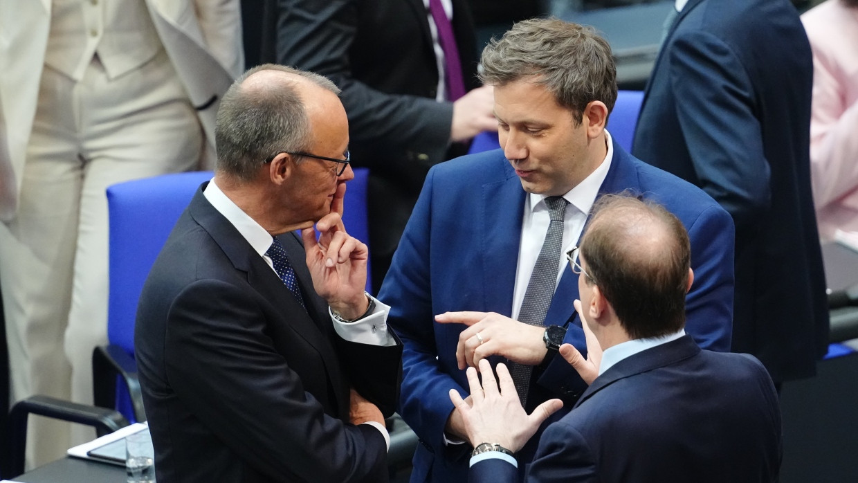 Neo-Koalition Lügner an den Kragen dpa
