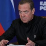Medwedew warnt Ukraine vor Angriff auf Moskau während „Tag des Sieges“