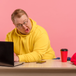 Idiot hinter PC