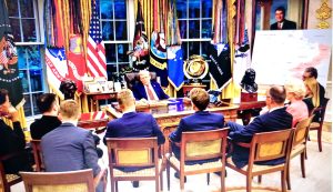 Trump demütigt EU-Delegation wie Schulbuben | Teil 2