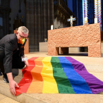 Ehrenamtlicher Gemeindekirchenrat mit Stasi-Zertifikat Kirche Pfarrer Homofahne