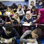 Schülerinnen mit kopftuch