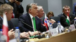 „Politico“ in Angst: Orbán könnte „Visegrád“-Bündnis gegen pro-ukrainische Politik reaktivieren