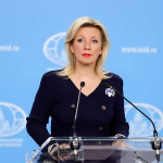 Marija Sacharowa über globale Konflikte und die Krise westlicher Eliten 7.11.2025 - Marija Sacharowa beim Briefing des russischen Außenministeriums | Quelle: Russisches Außenministerium