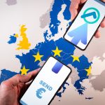 Der digitale Euro: Wieso die Banken dagegen sind Smartphone,Screens,Displaying,Euro,Symbol,And,Transfer,Icon,Over,Map