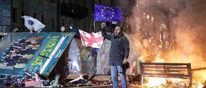 Noch immer die „alten Muster“ – Farbrevolution in Georgien vorangetrieben