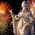 Warum heißt Silvester eigentlich Silvester? Statue von Papst Silvester I. in Pisa
