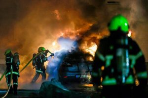 Frankreichs Gewalt-Silvester: 1.200 Autos brennen, Polizisten attackiert, Festnahmen (Video)