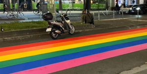 BERLIN: Großer Erfolg der CDU: U-Bahnhaltestelle heißt jetzt „Regenbogen-Kiez“