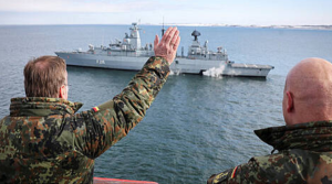 Es kommt darauf an, wer den „Hitlergruß“ zeigt