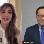 Victor Gao (re) im Interview durch Sharmine Narwani (li)