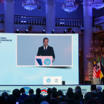 Dmitri Medwedew zum Kampf gegen moderne Formen des Neo-Kolonialismus – Teil 2 Dmitri Medwedew spricht in Moskau zur Bewegung