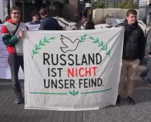„Russland ist nicht unser Feind“ – Zehntausende Jugendliche protestieren gegen Wehrpflicht