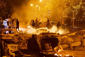 „Frankreich brennt“– Staat kapituliert vor linkem Migrantenmob