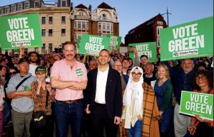 „Mutter“ und „Vater“ unerwünscht? Britische Grüne wollen Sprache neu definieren