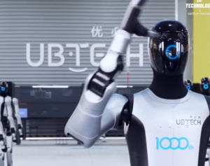 Fabrik in China: alle 10 Minuten rollt ein fertiger Humanoid-Roboter vom Band